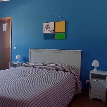 La Casa Gialla Trabia Luaran gambar