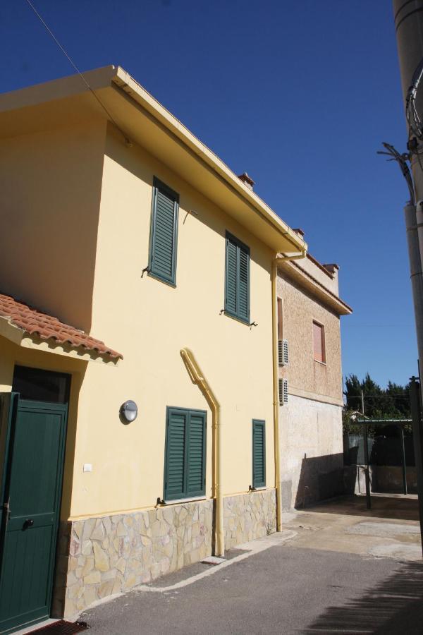 La Casa Gialla Trabia Luaran gambar