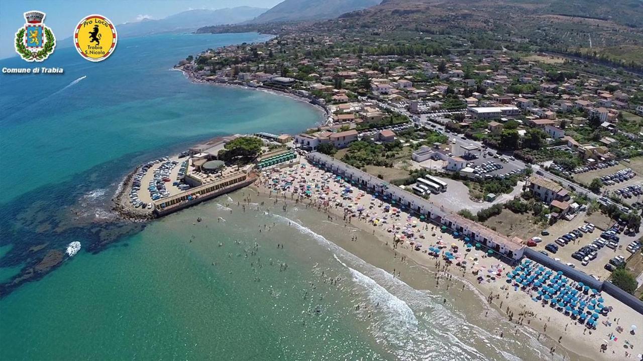 La Casa Gialla Trabia Luaran gambar